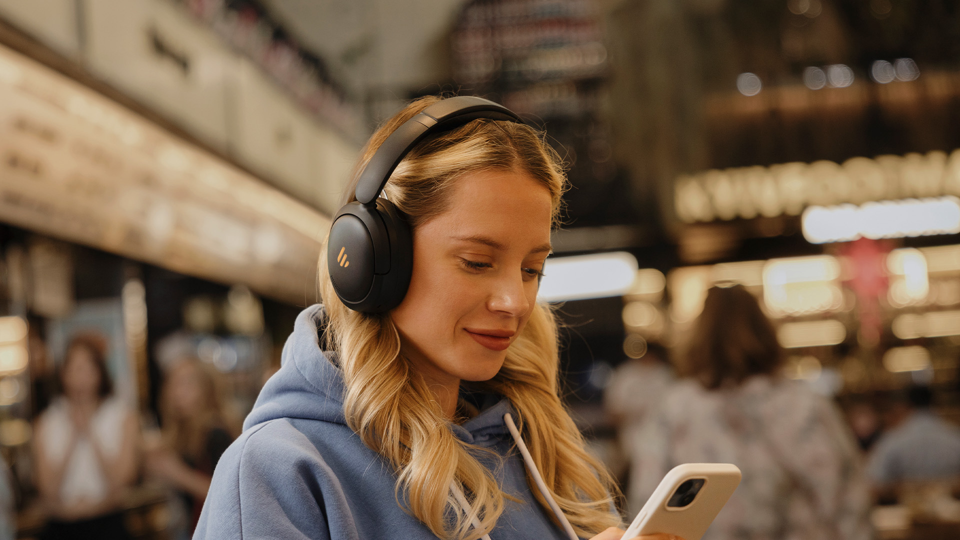 Edifier W60: Headphone Hybrid ANC Hi-Res untuk Pengalaman Audio Mewah dan Gaming Tanpa Delay